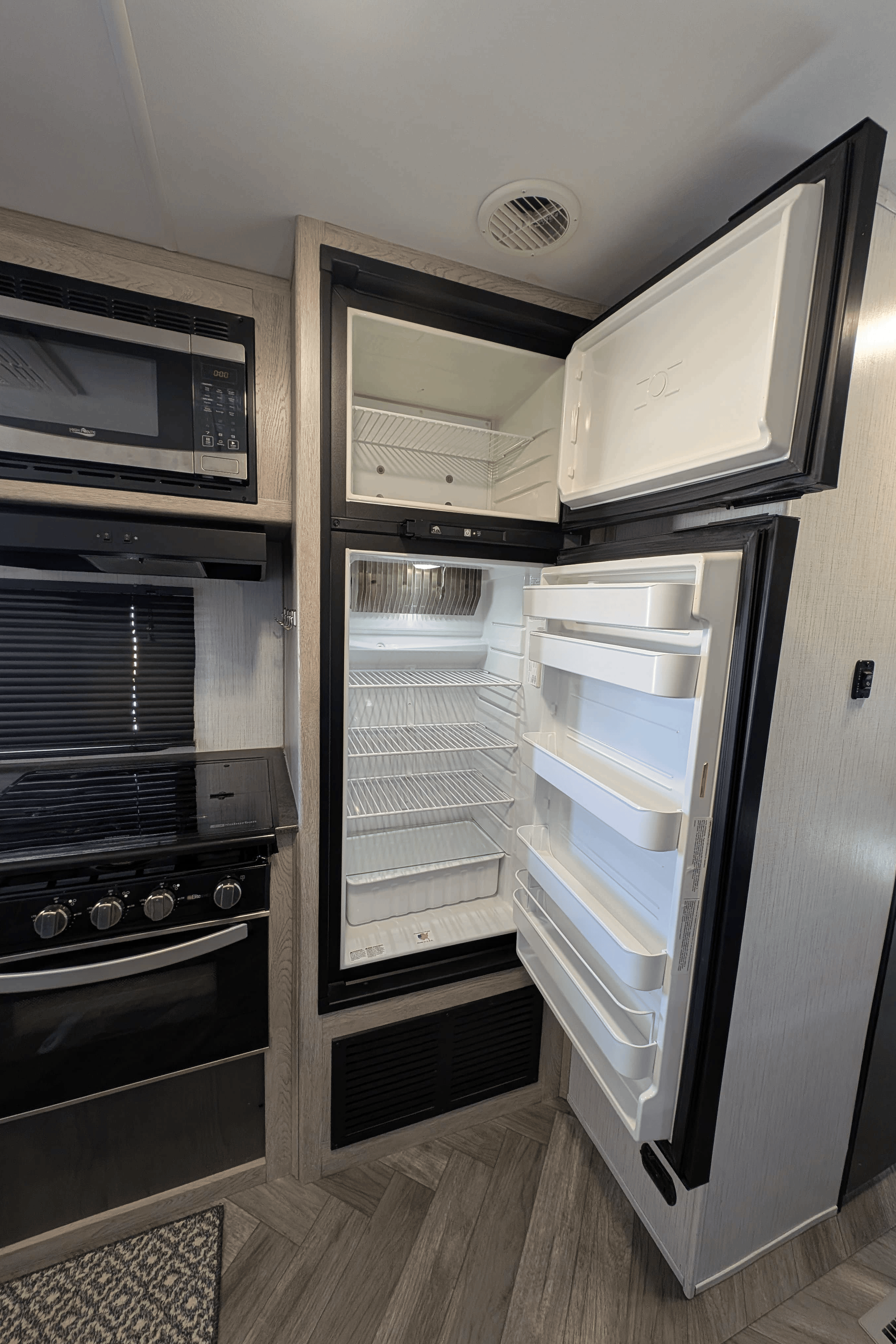 Heartland Prowler 320bh Travel Trailer