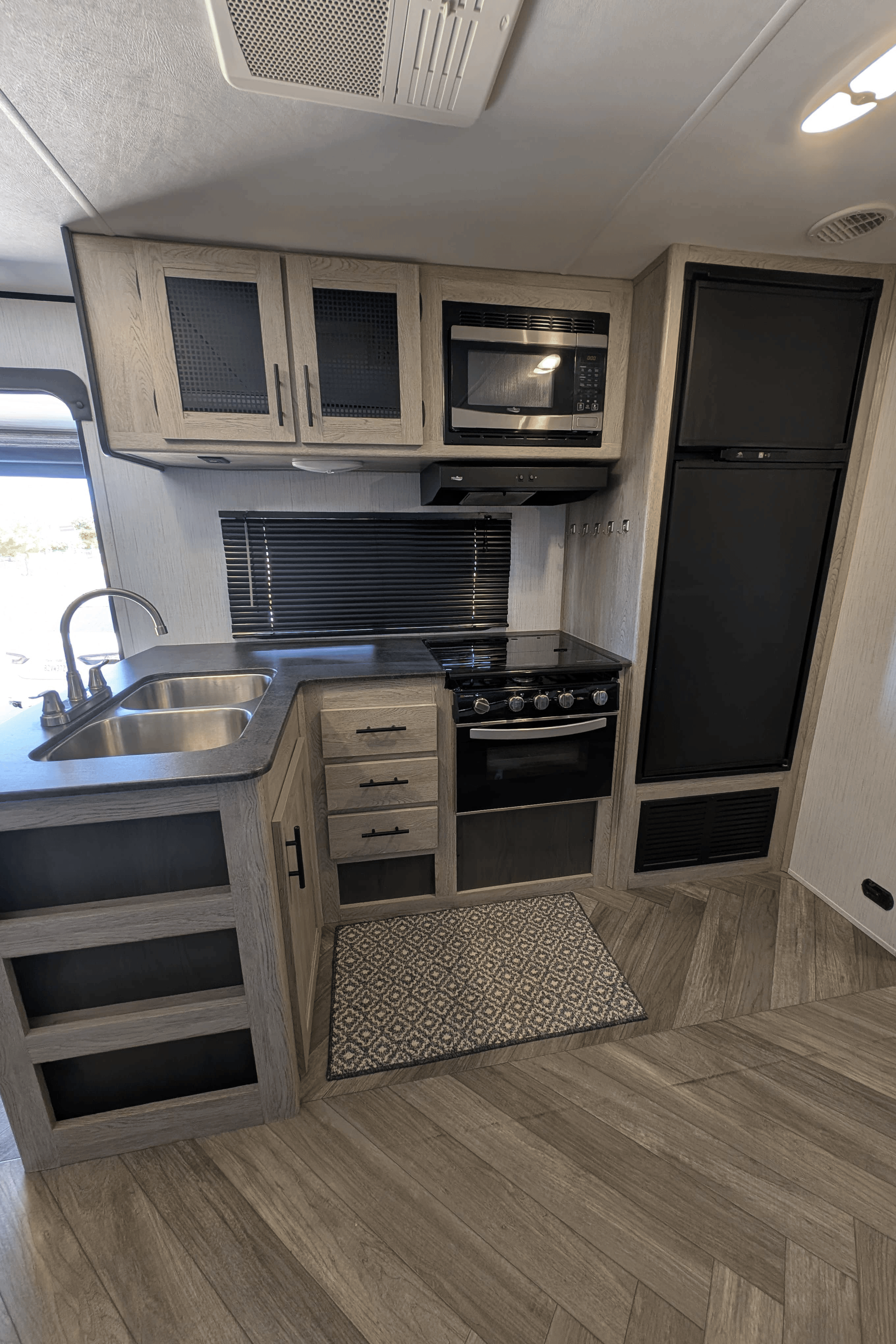 Heartland Prowler 320bh Travel Trailer