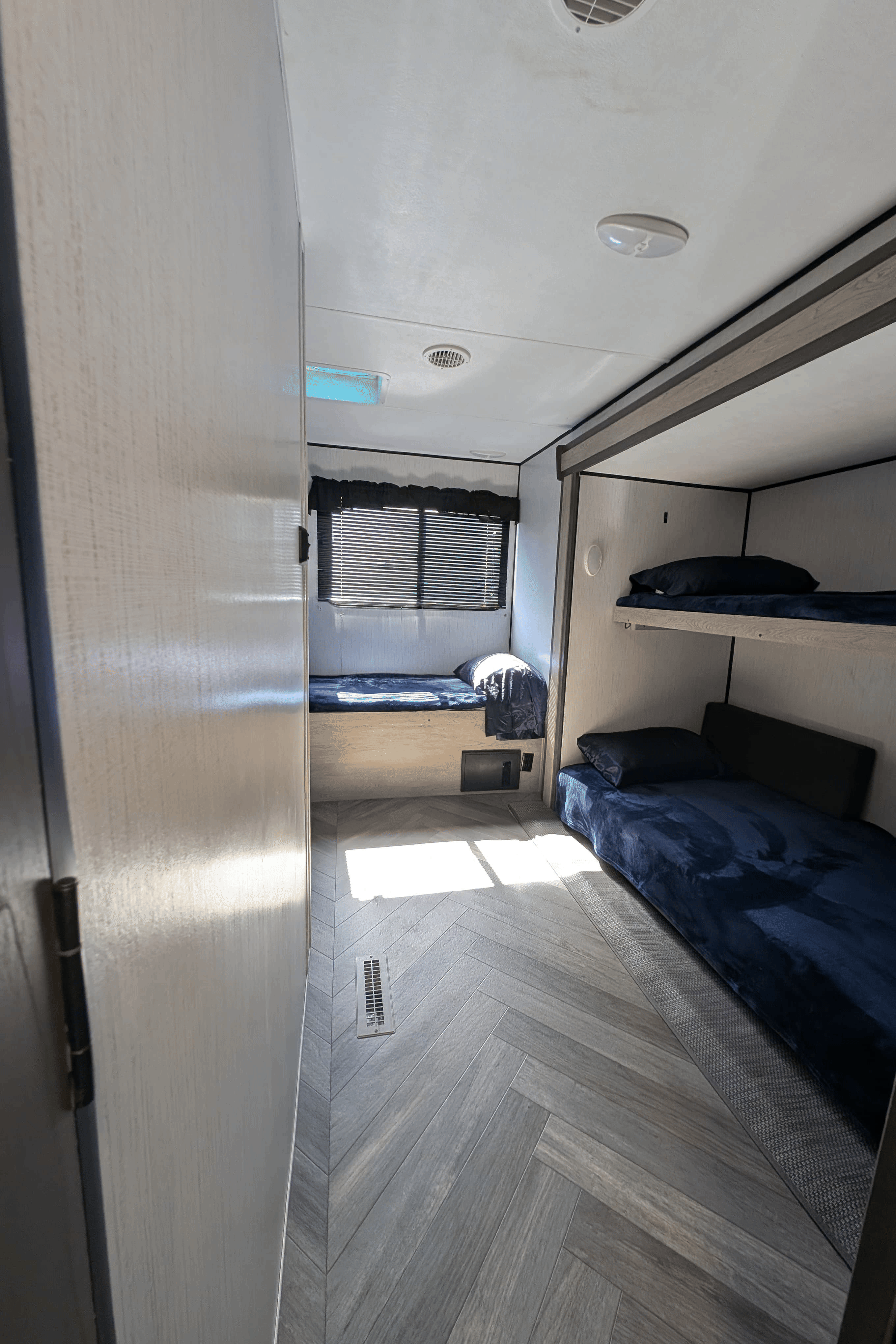 Heartland Prowler 320bh Travel Trailer