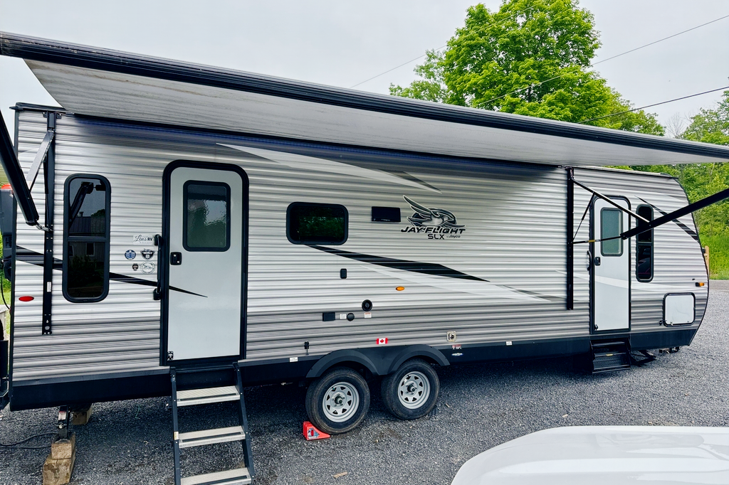 2021 26ft Travel Trailer