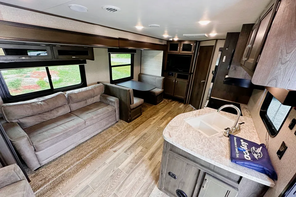 2021 26ft Travel Trailer