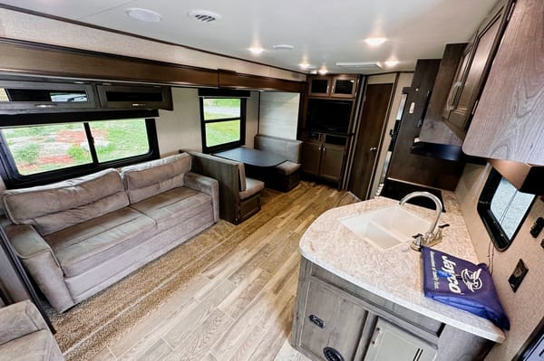 2021 26ft Travel Trailer