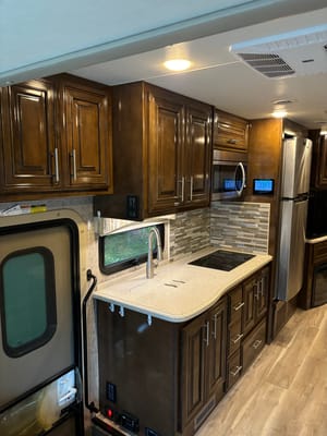 Jim's Thor Motor Coach Mirimar Class A
