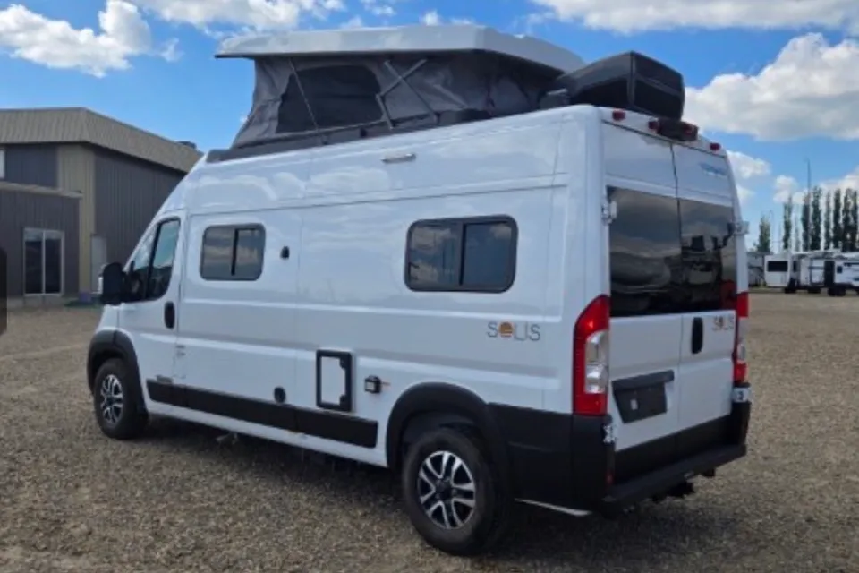 Yang's Winnebago Solis 59P Class B
