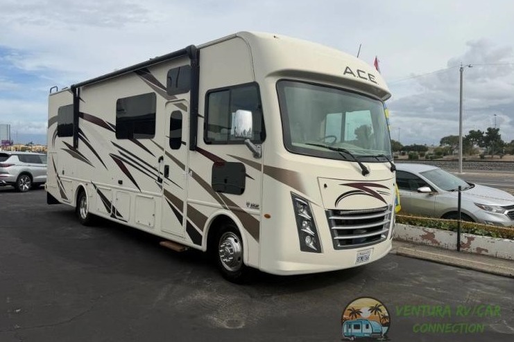 Spacious 32’ Class A – Sleeps 6, Fully Stocked