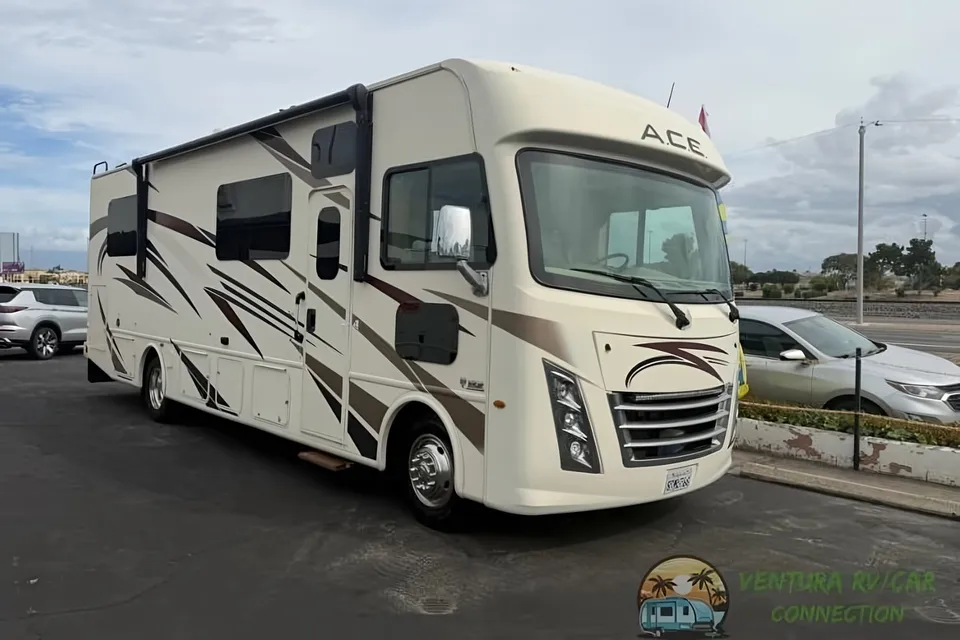 Spacious 32’ Class A – Sleeps 6, Fully Stocked