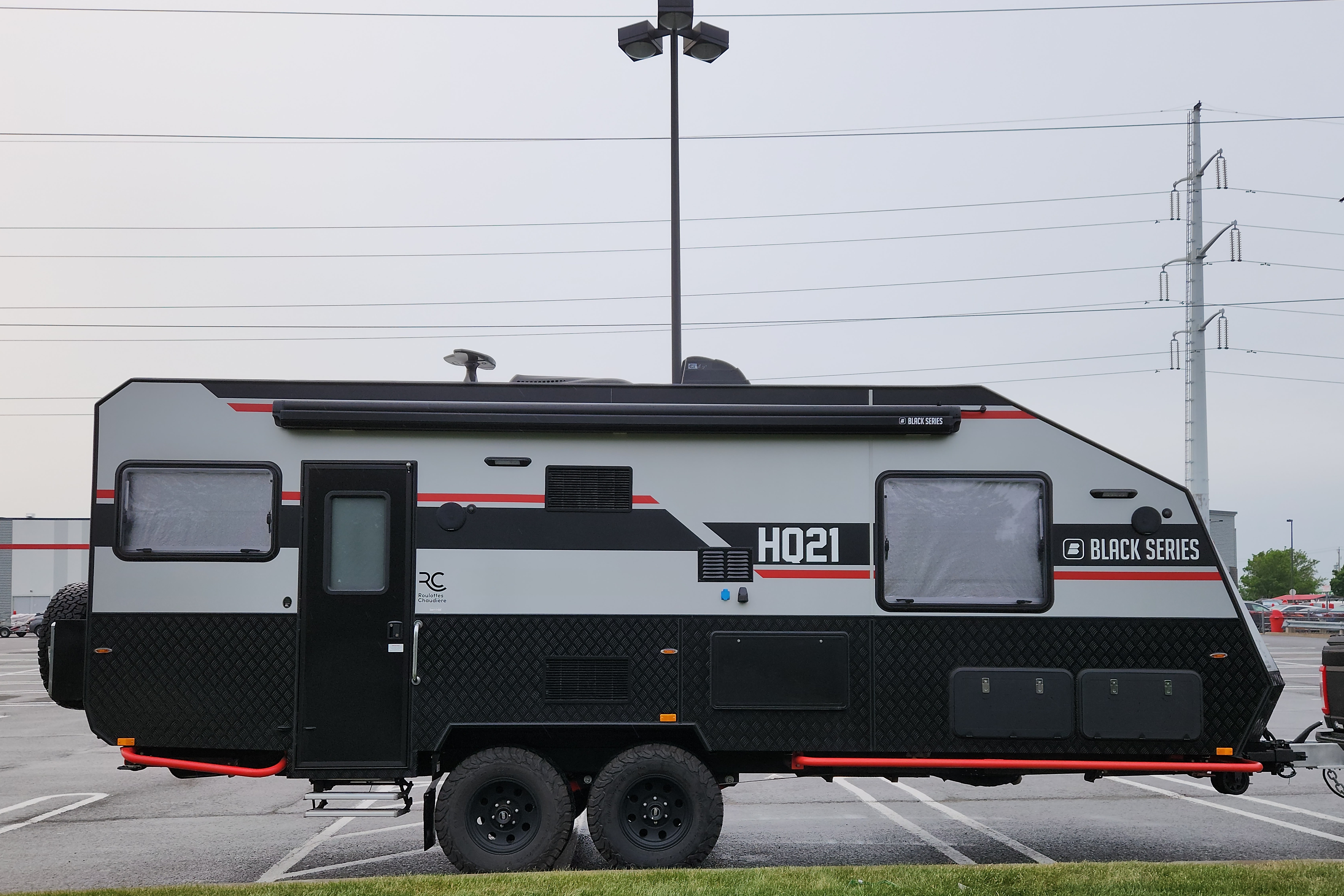 Caravane de voyage tout-terrain Blackseries HQ21 2023/Blackseries HQ21 2023 Off-Road Travel Trailer