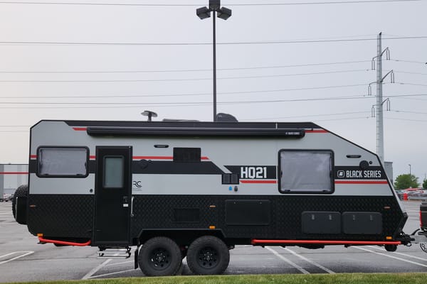 Caravane de voyage tout-terrain Blackseries HQ21 2023/Blackseries HQ21 2023 Off-Road Travel Trailer