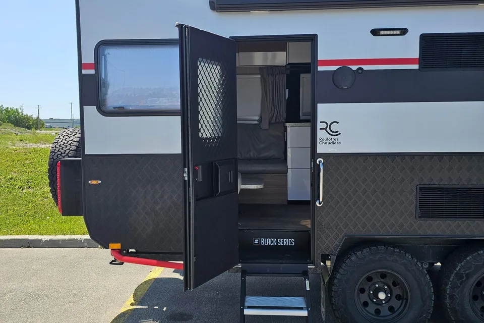 Caravane de voyage tout-terrain Blackseries HQ21 2023/Blackseries HQ21 2023 Off-Road Travel Trailer