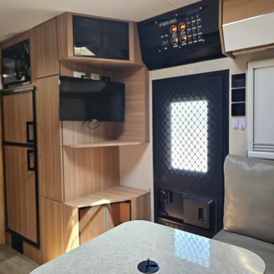 Caravane de voyage tout-terrain Blackseries HQ21 2023/Blackseries HQ21 2023 Off-Road Travel Trailer