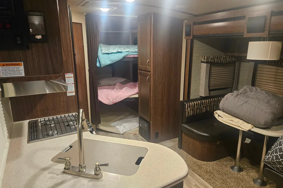 Christian's Dutchman Aerolite 242bhsl Travel Trailer