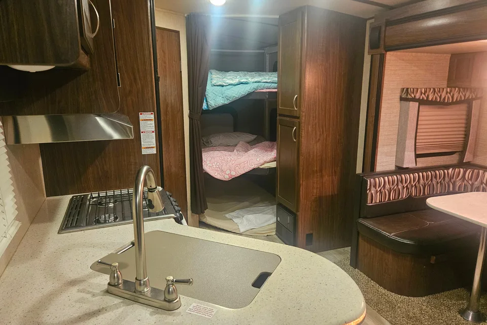 Christian's Dutchman Aerolite 242bhsl Travel Trailer