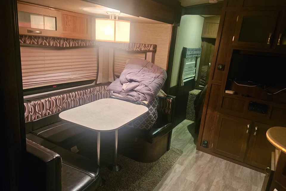 Christian's Dutchman Aerolite 242bhsl Travel Trailer