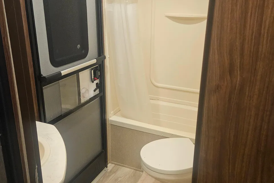 Christian's Dutchman Aerolite 242bhsl Travel Trailer