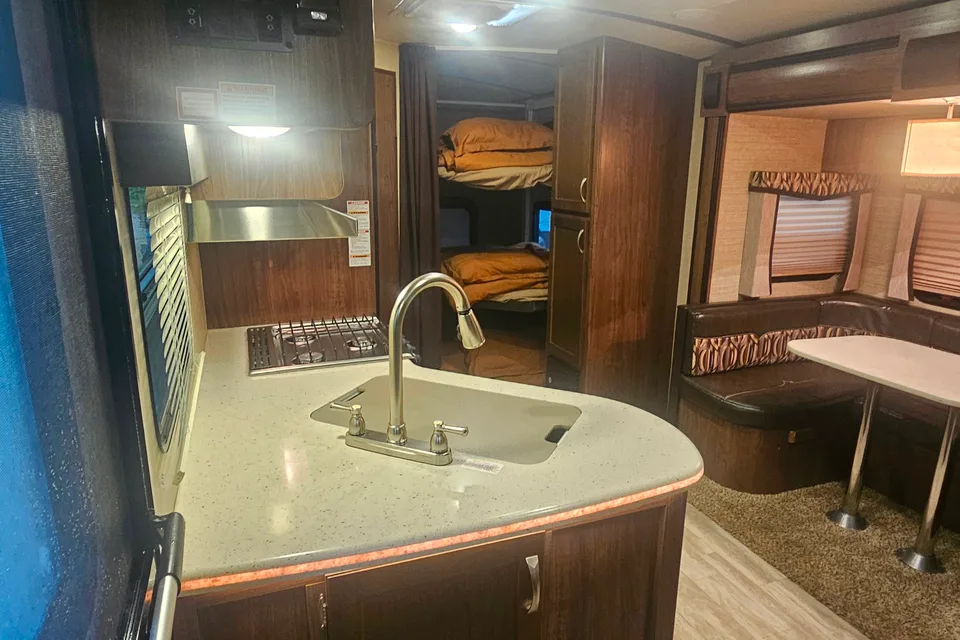 Christian's Dutchman Aerolite 242bhsl Travel Trailer