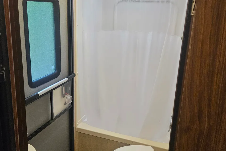 Christian's Dutchman Aerolite 242bhsl Travel Trailer