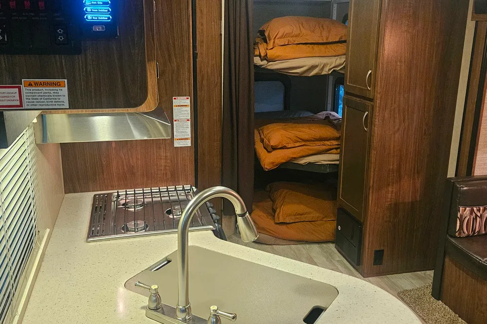 Christian's Dutchman Aerolite 242bhsl Travel Trailer