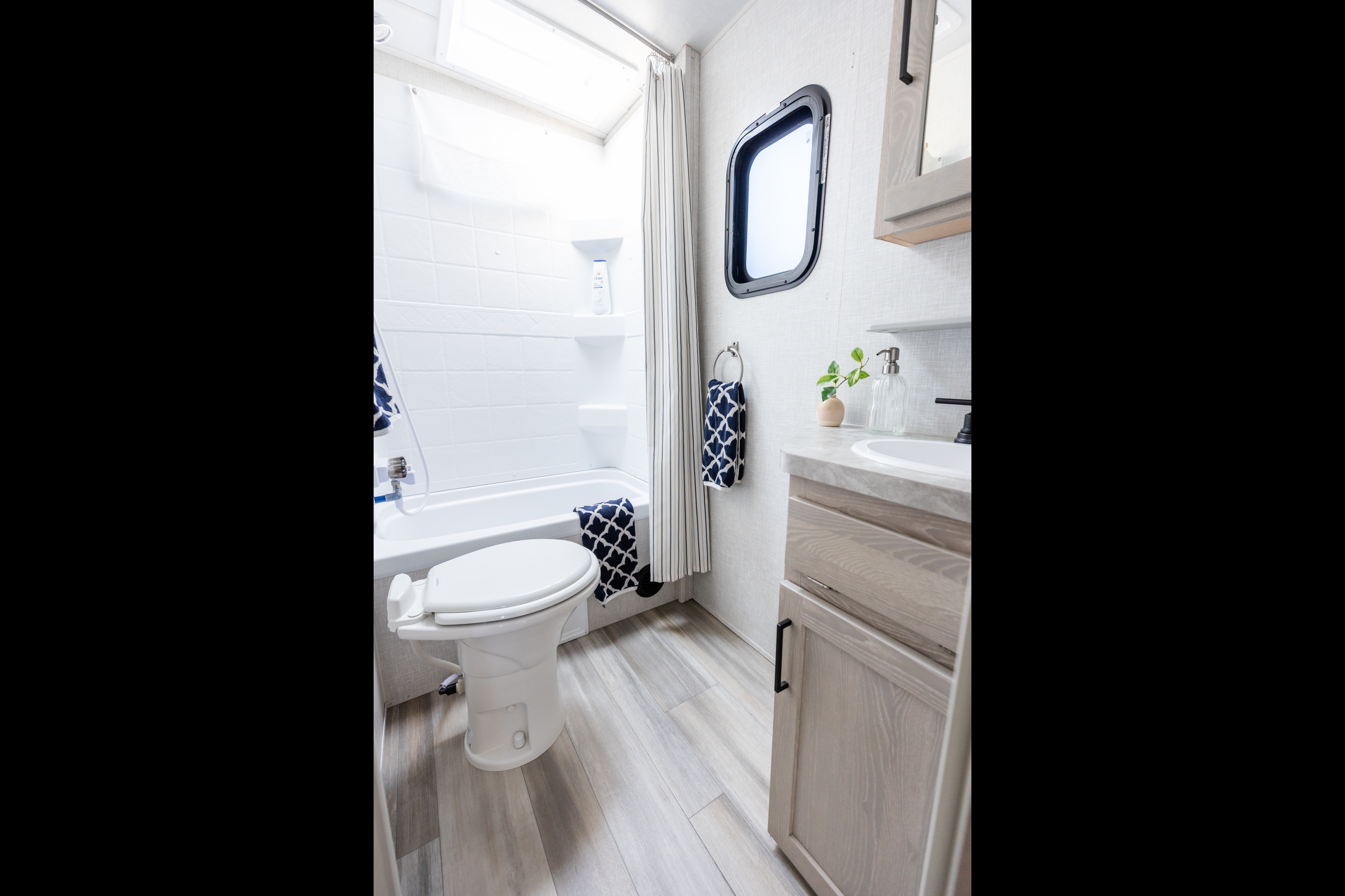 "Rocky" Forest River Rockwood Mini Lite 2509S Travel Trailer