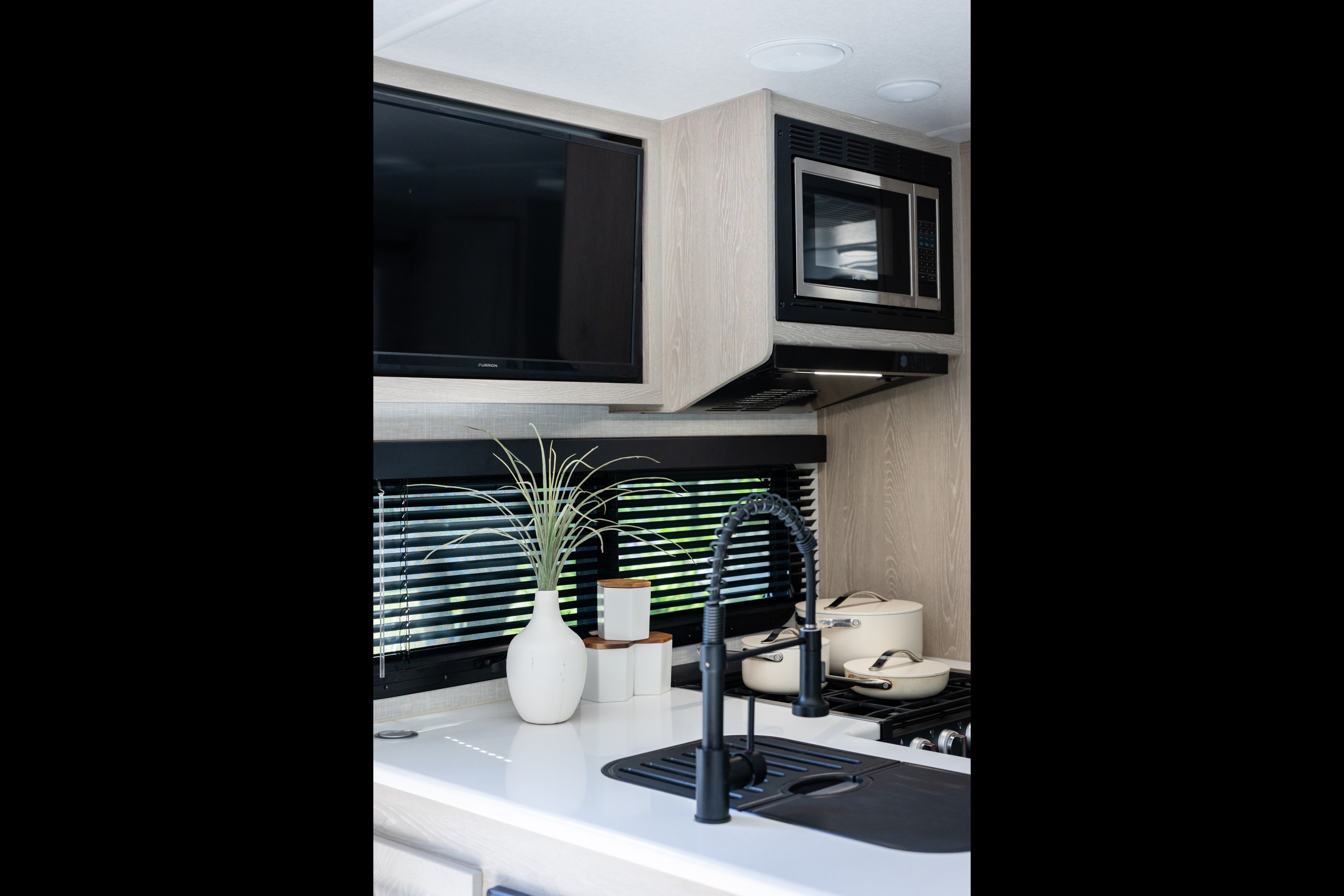 "Rocky" Forest River Rockwood Mini Lite 2509S Travel Trailer