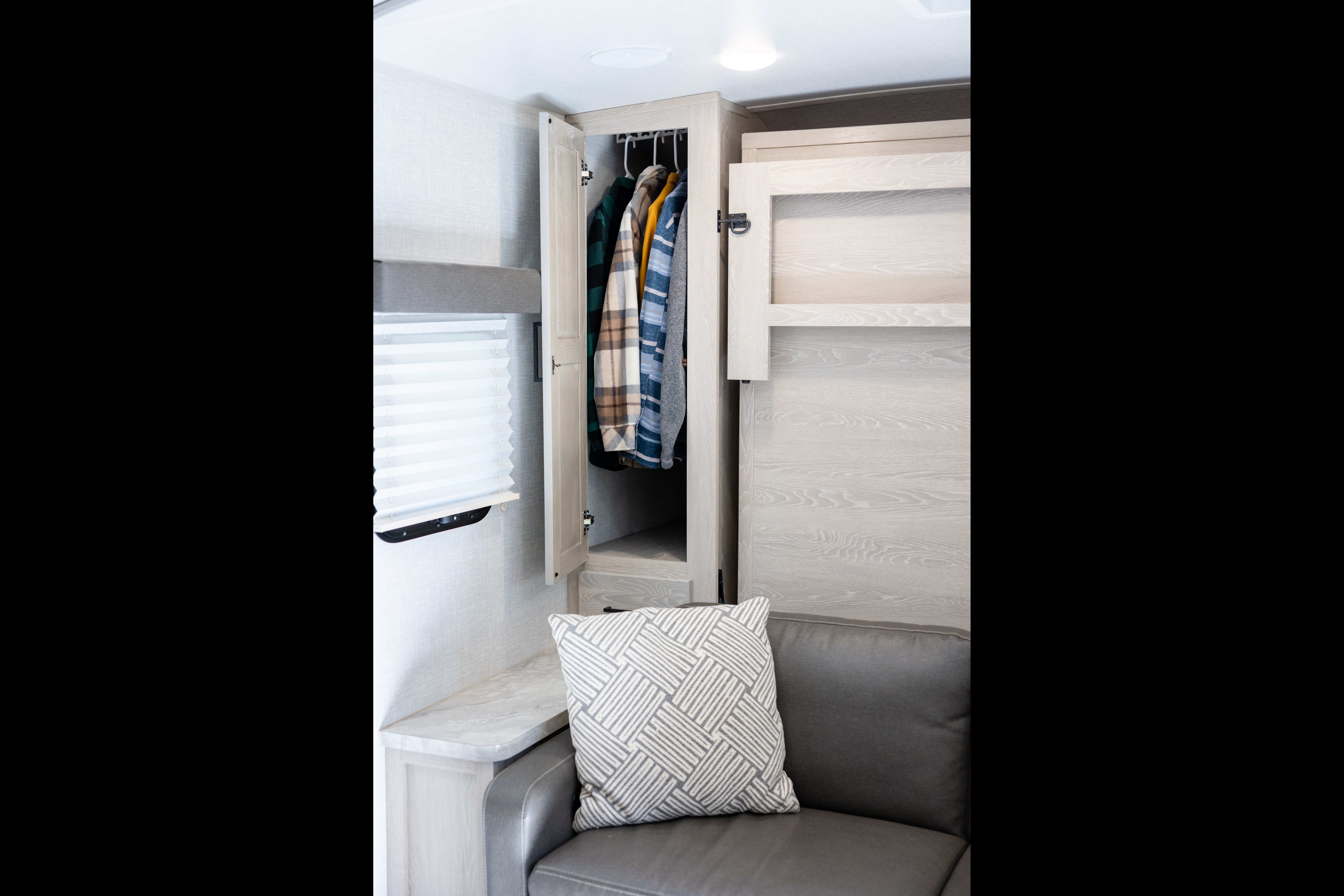 "Rocky" Forest River Rockwood Mini Lite 2509S Travel Trailer