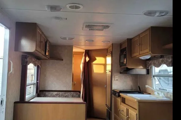Dutchmen 26ft Travel Trailer