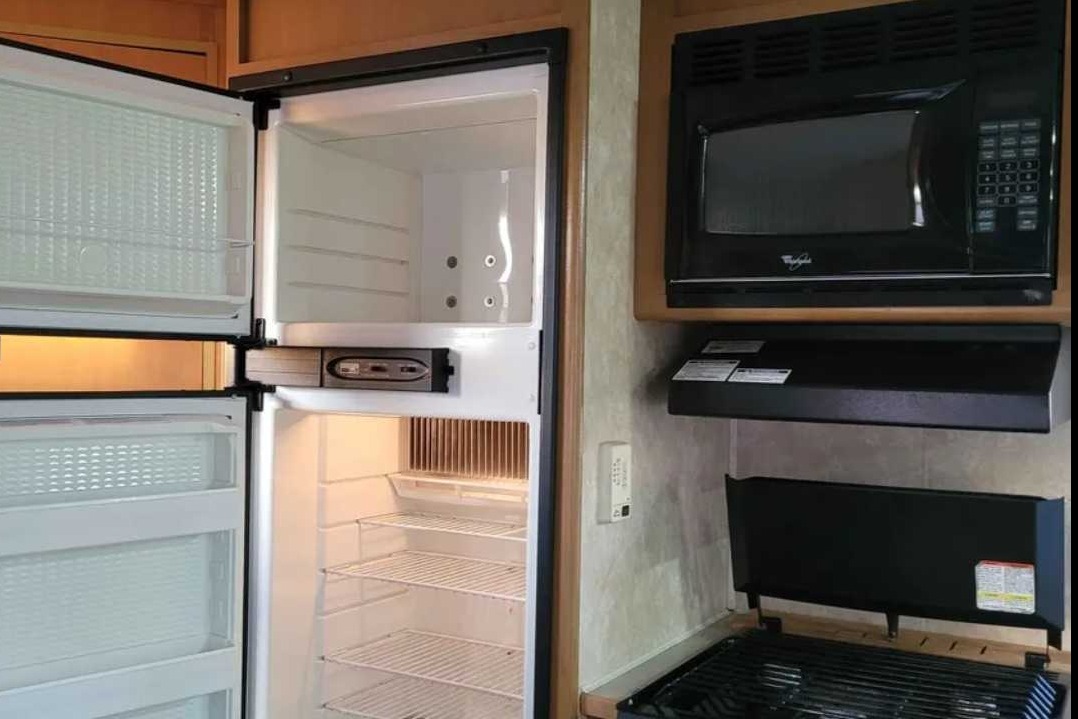 Dutchmen 26ft Travel Trailer