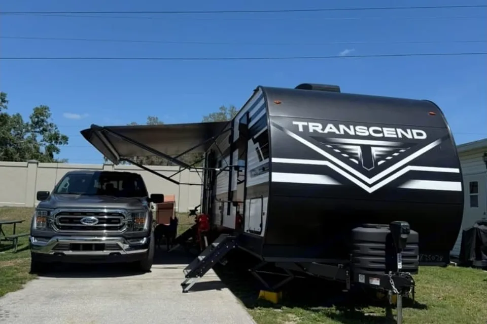 Clean & Comfortable 265BTH Camper