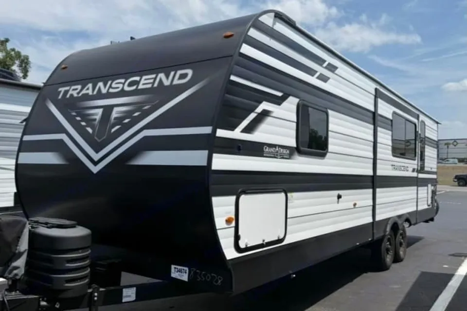 Clean & Comfortable 265BTH Camper