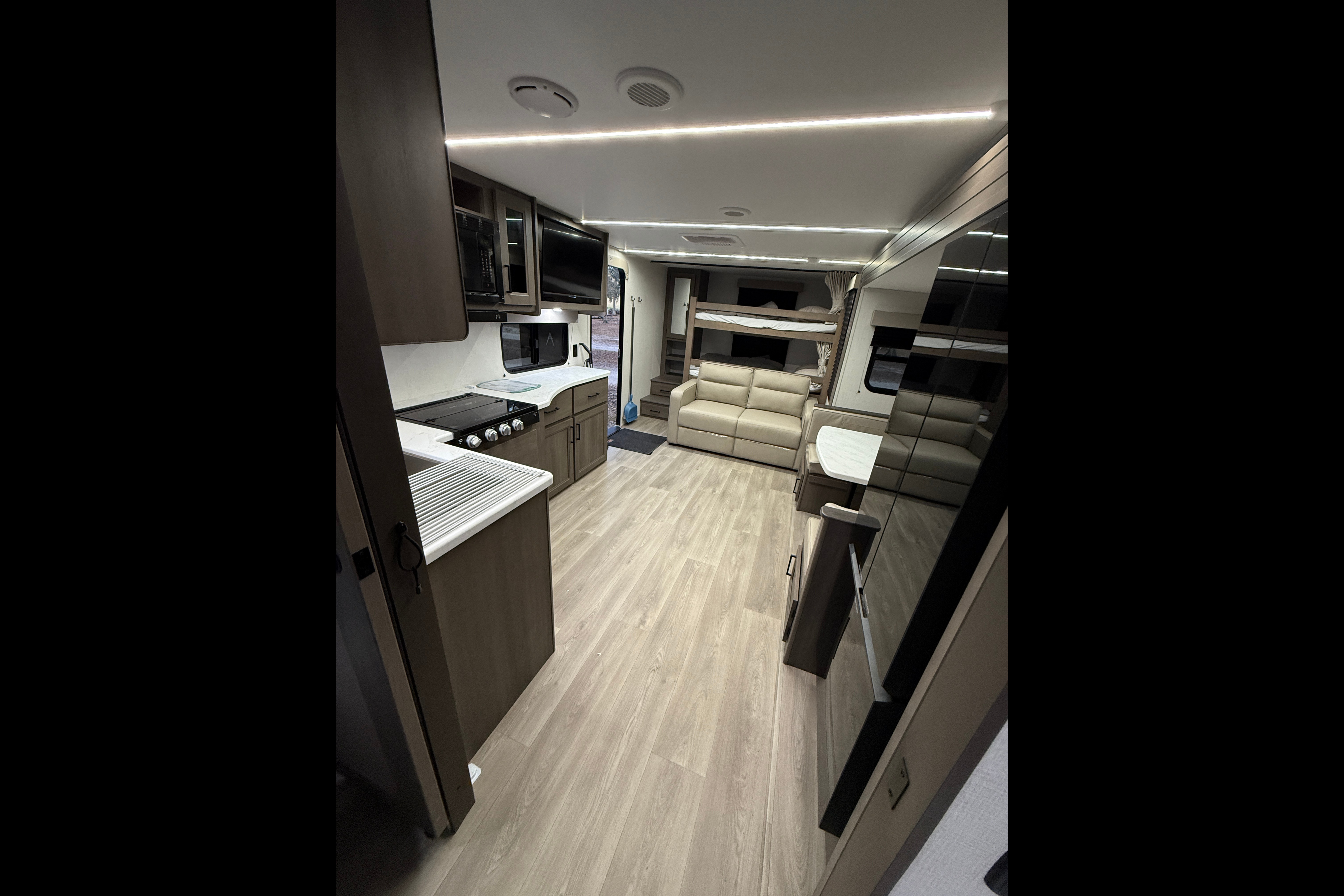 Clean & Comfortable 265BTH Camper
