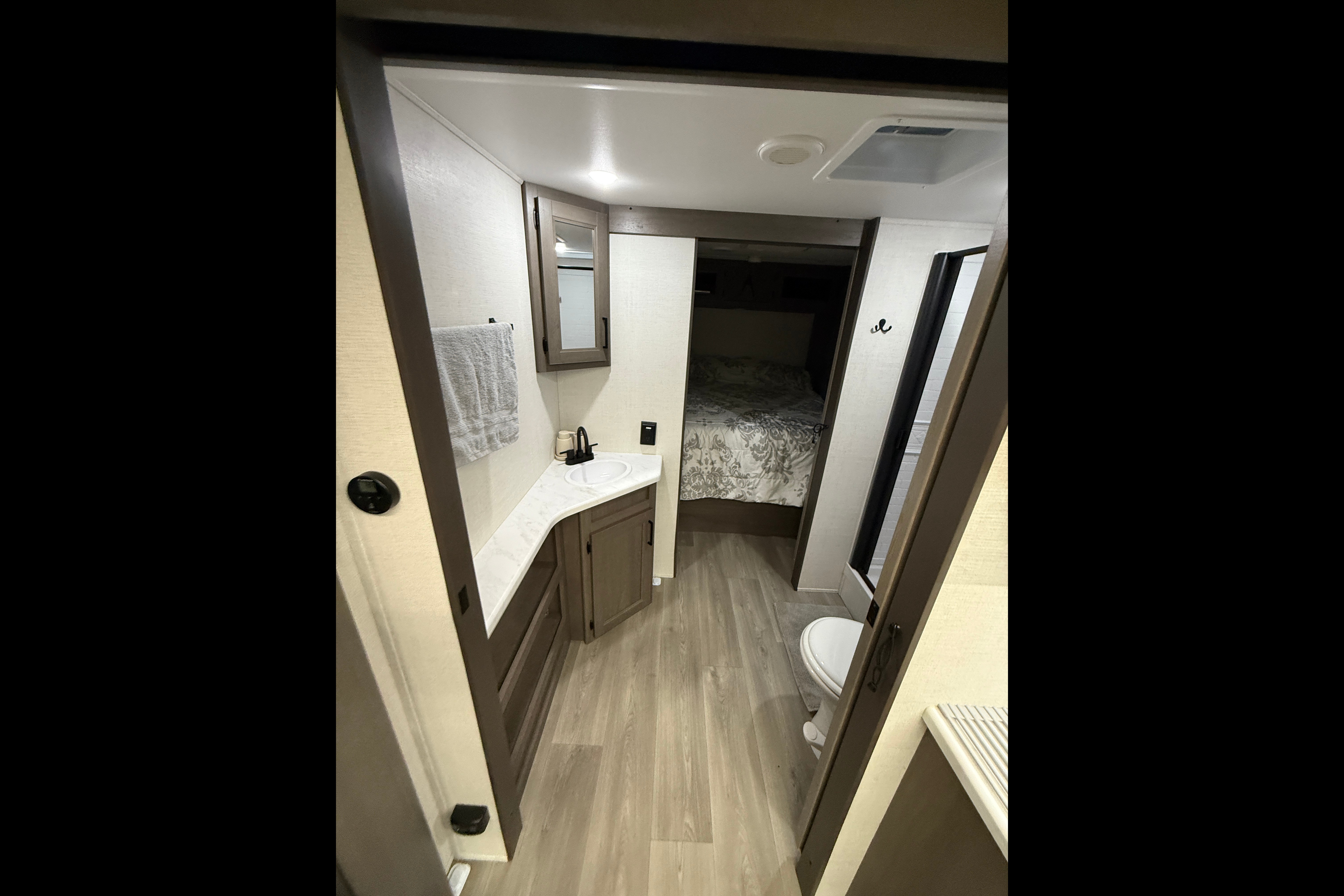 Clean & Comfortable 265BTH Camper