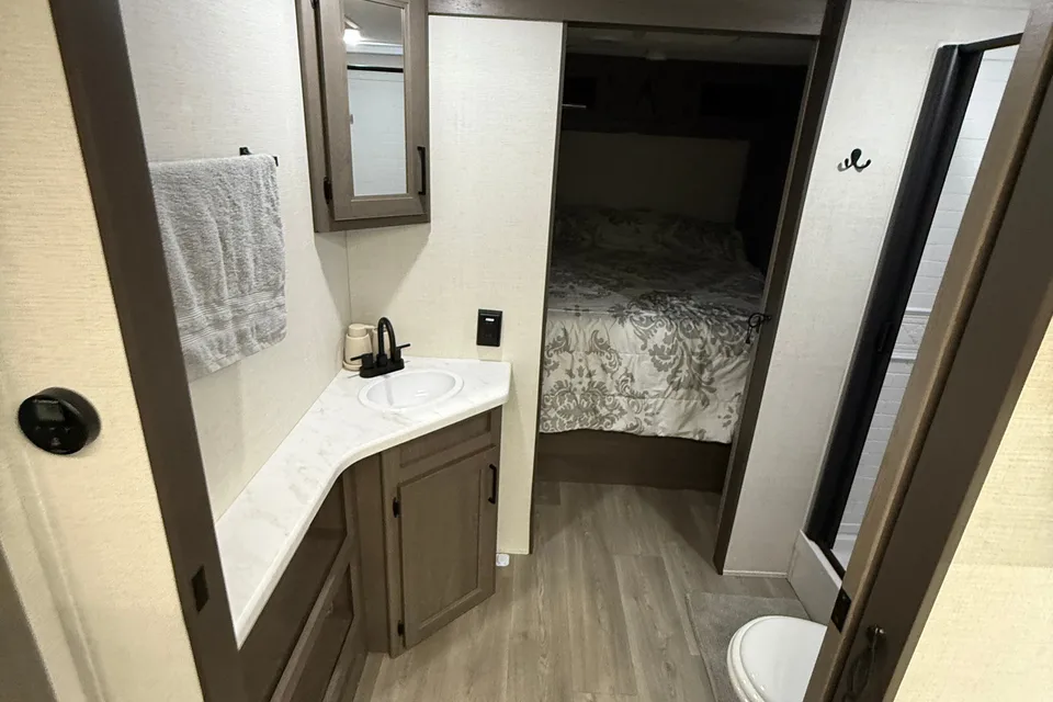 Clean & Comfortable 265BTH Camper