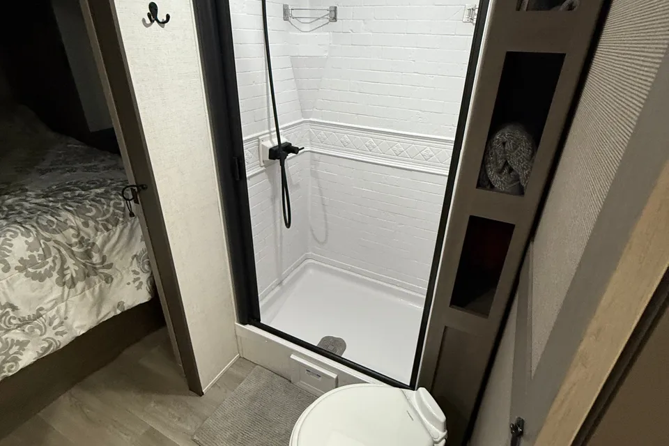 Clean & Comfortable 265BTH Camper