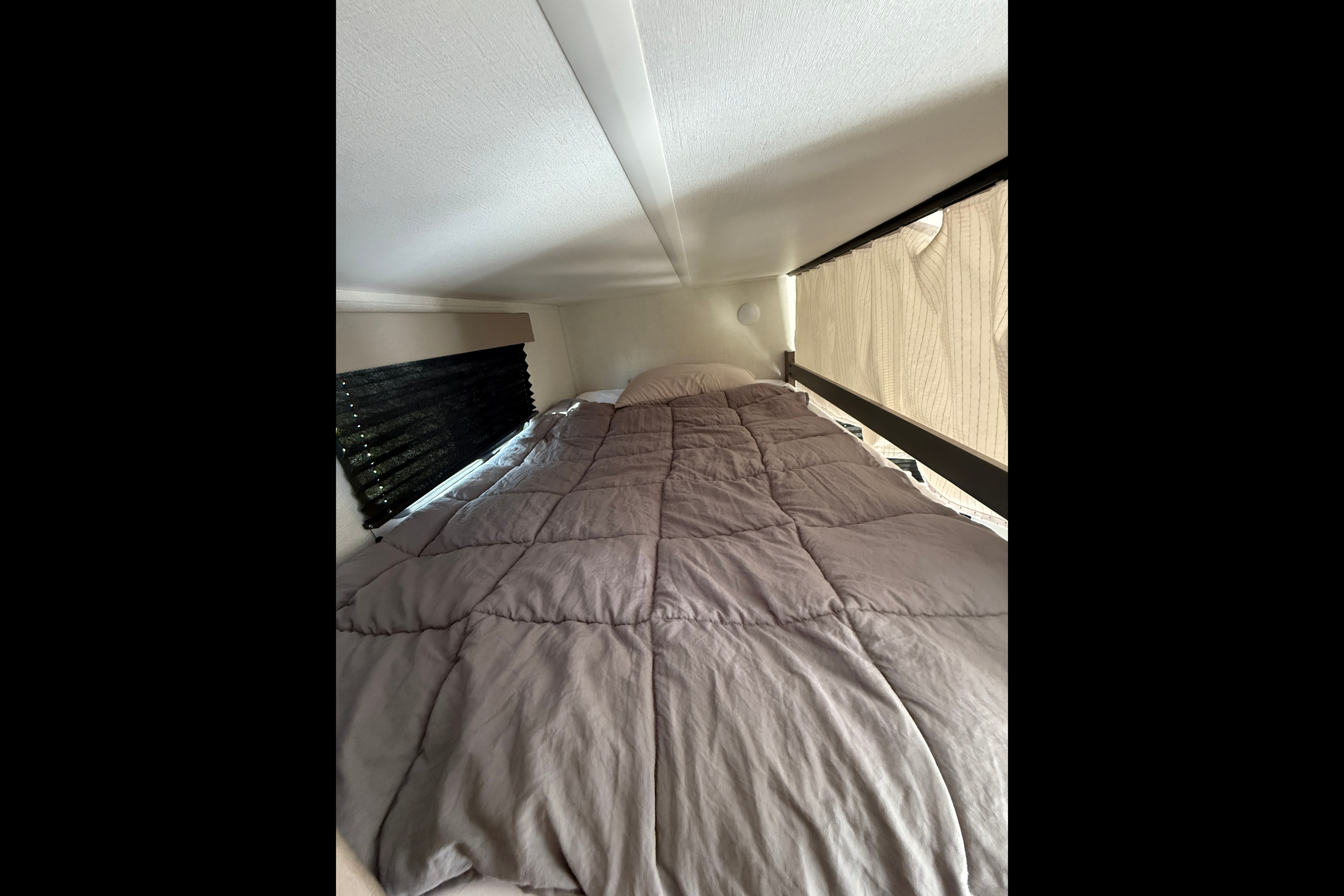 Clean & Comfortable 265BTH Camper
