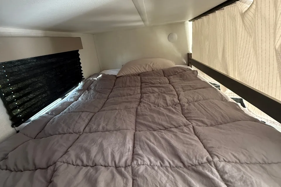 Clean & Comfortable 265BTH Camper