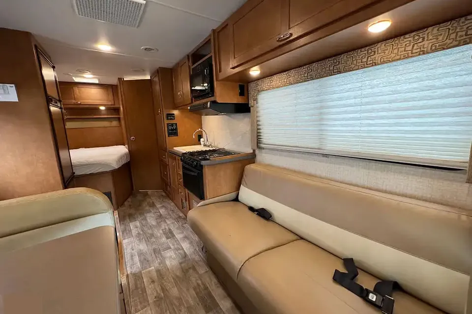 Easy Rider Winnebago Minnie Winnie 25B Class C