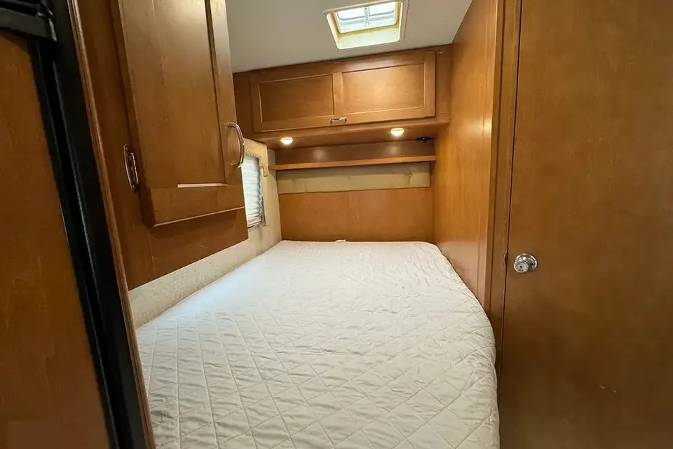 Easy Rider Winnebago Minnie Winnie 25B Class C