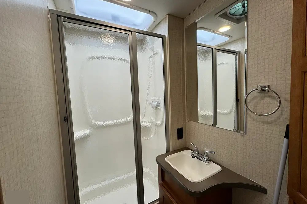 Easy Rider Winnebago Minnie Winnie 25B Class C