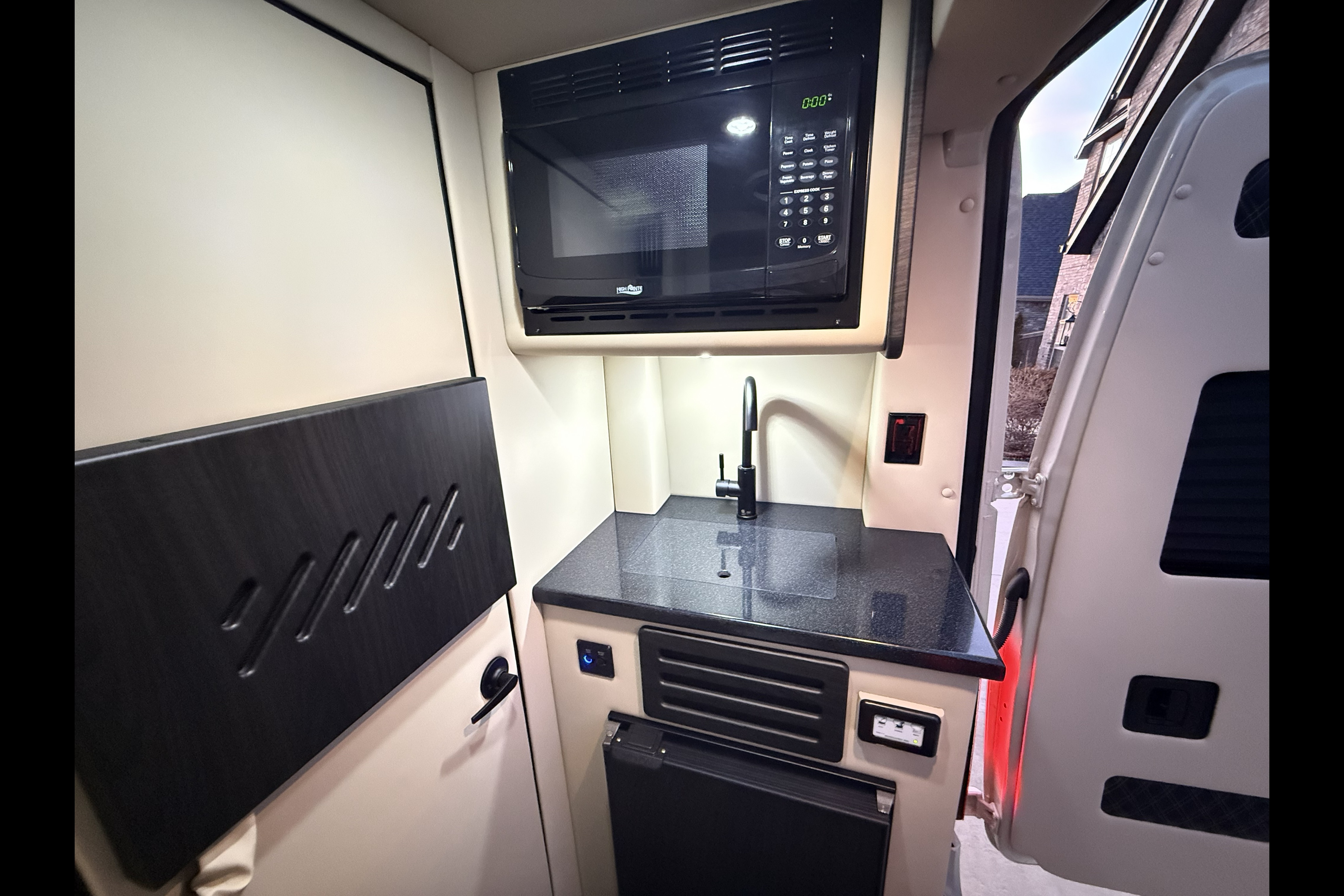 8 seater OGV V-Cruiser Class B