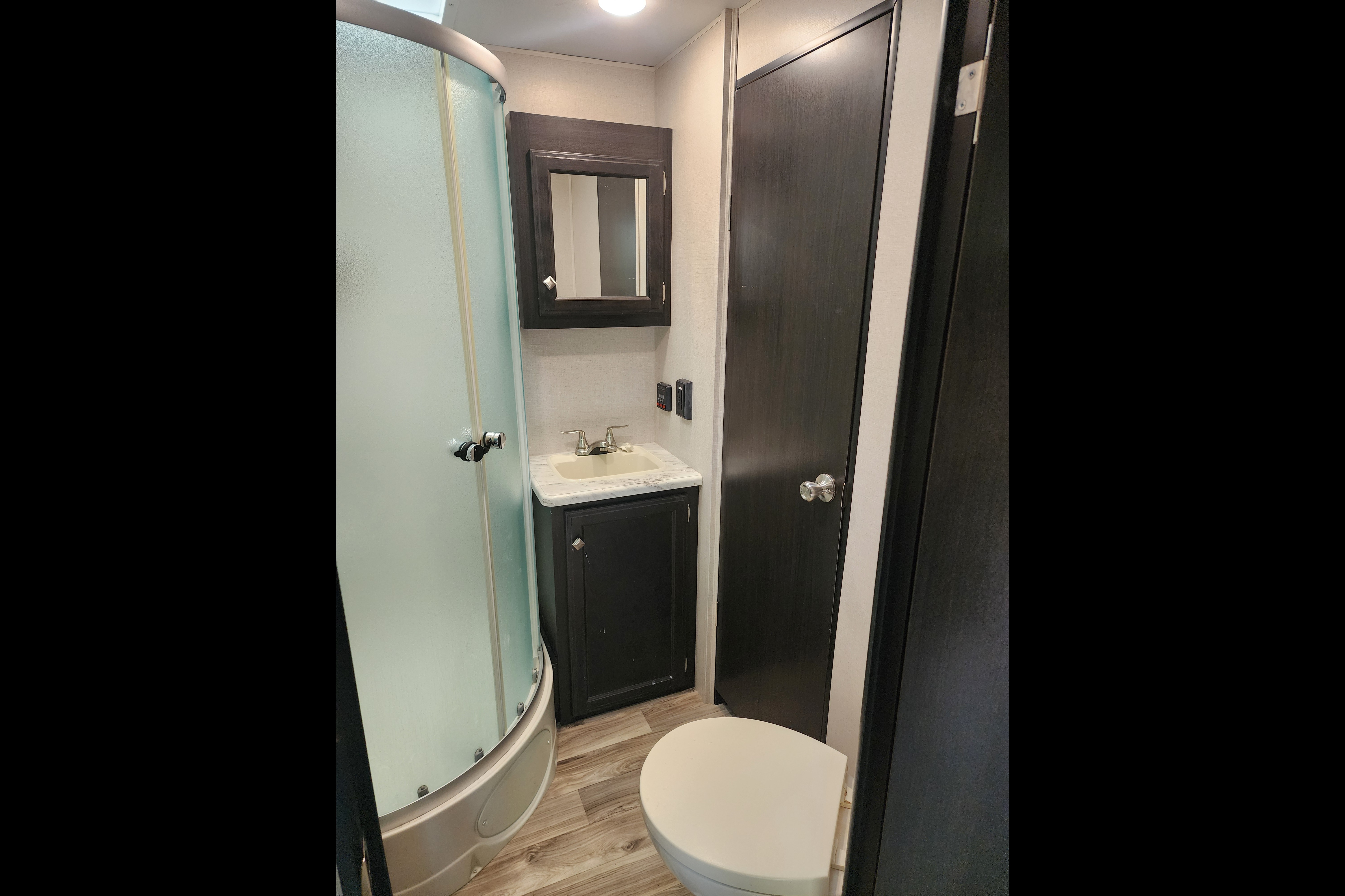 Ray Rays Travel Trailer with outdoor kitchen and bunk room