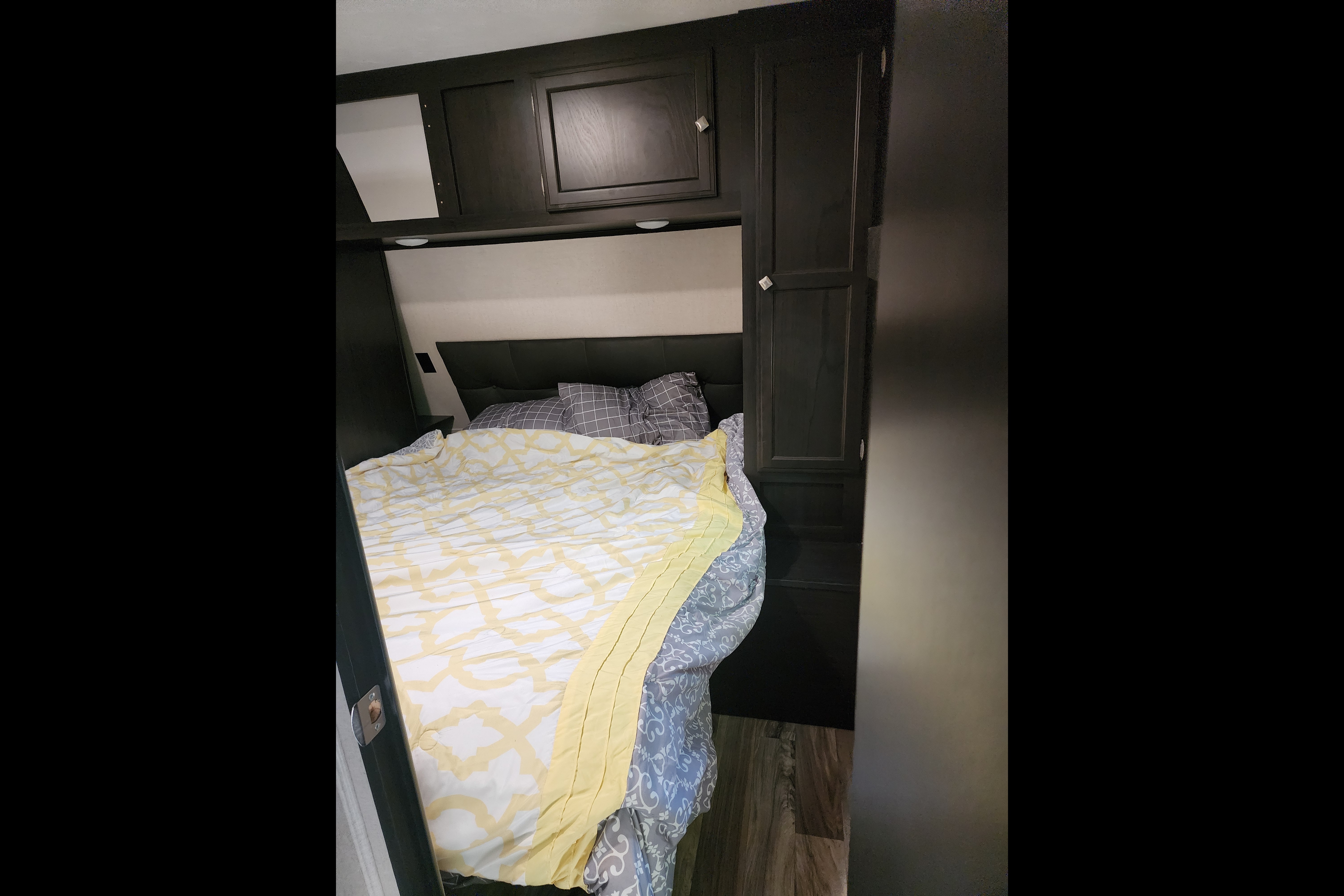 Ray Rays Travel Trailer with outdoor kitchen and bunk room