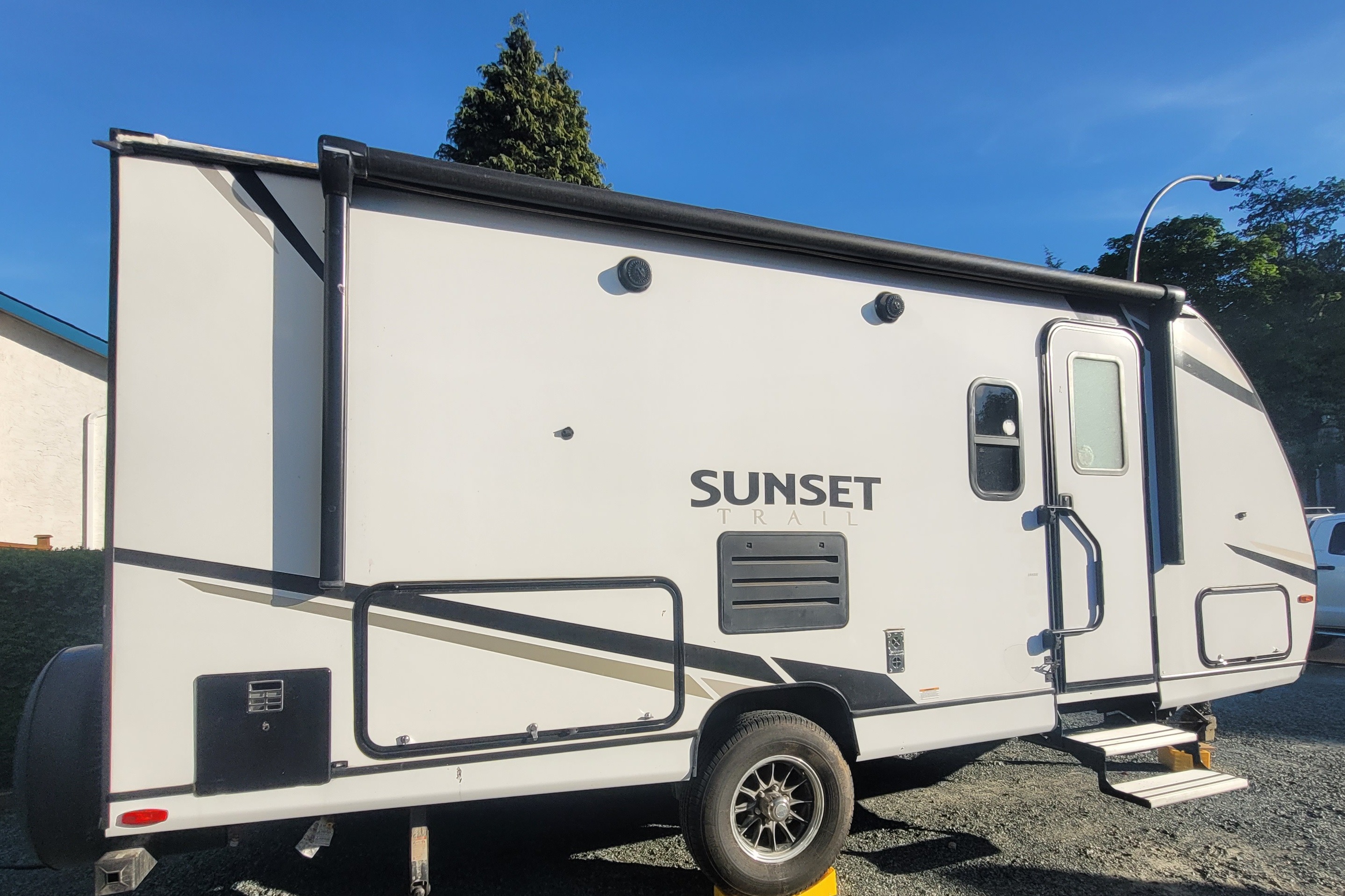 Meaghan's Sunset Trail Super Lite Travel Trailer