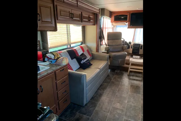 KAREN's Thor Motor Coach Hurricane Class A