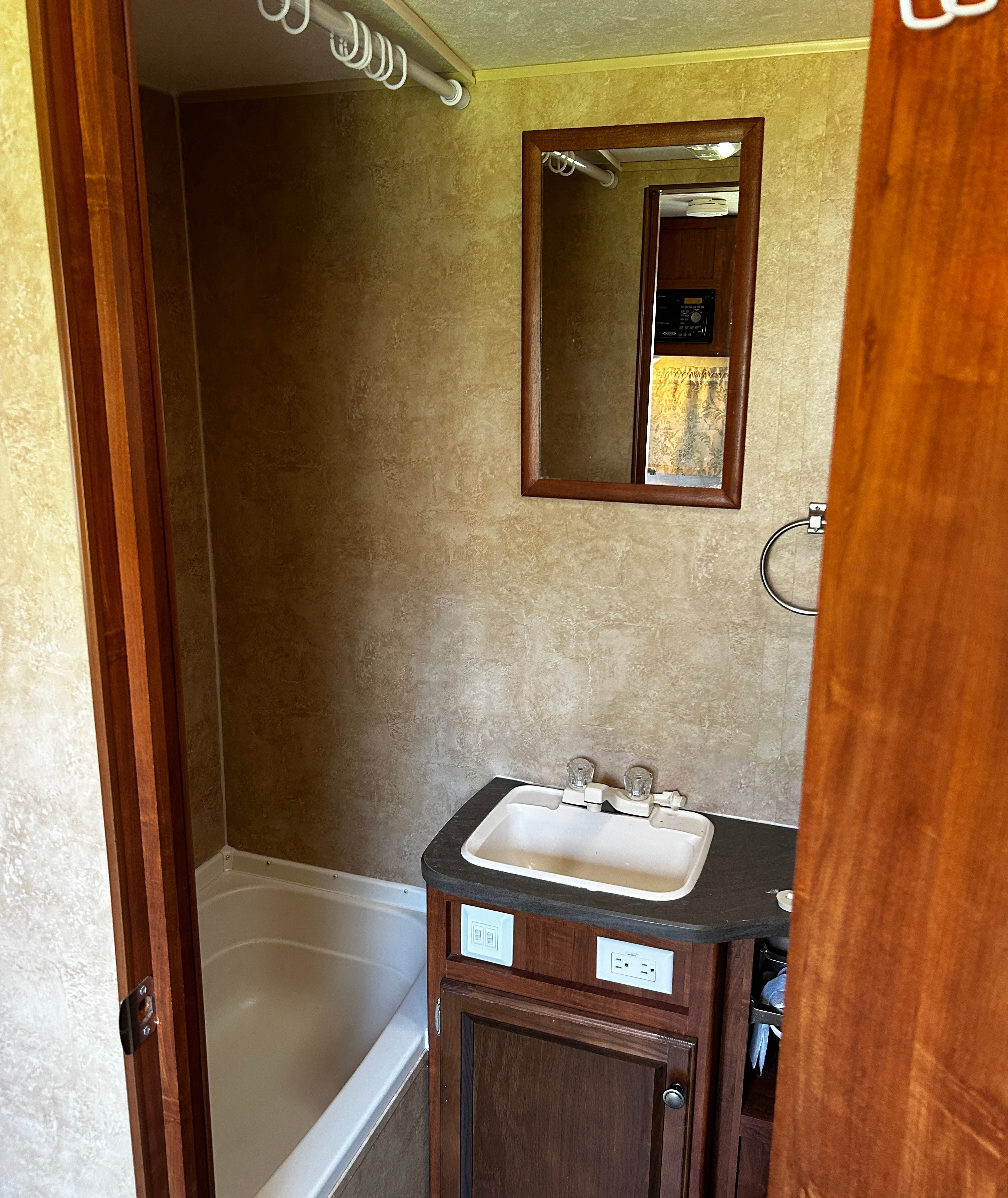 Carla's Jayco Jay Feather Travel Trailer