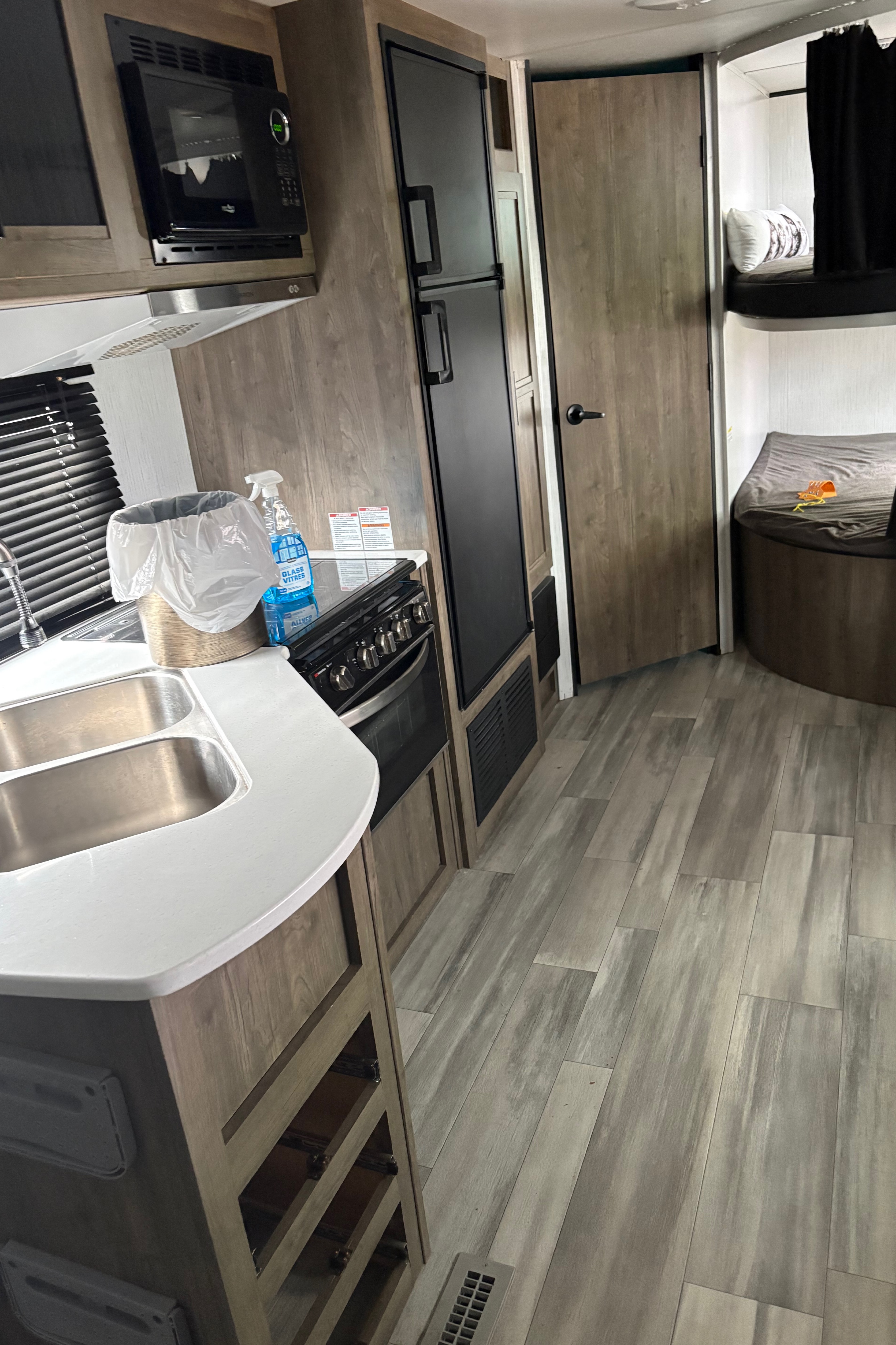 Vincenzo's Heartland Pioneer bh270 Travel Trailer