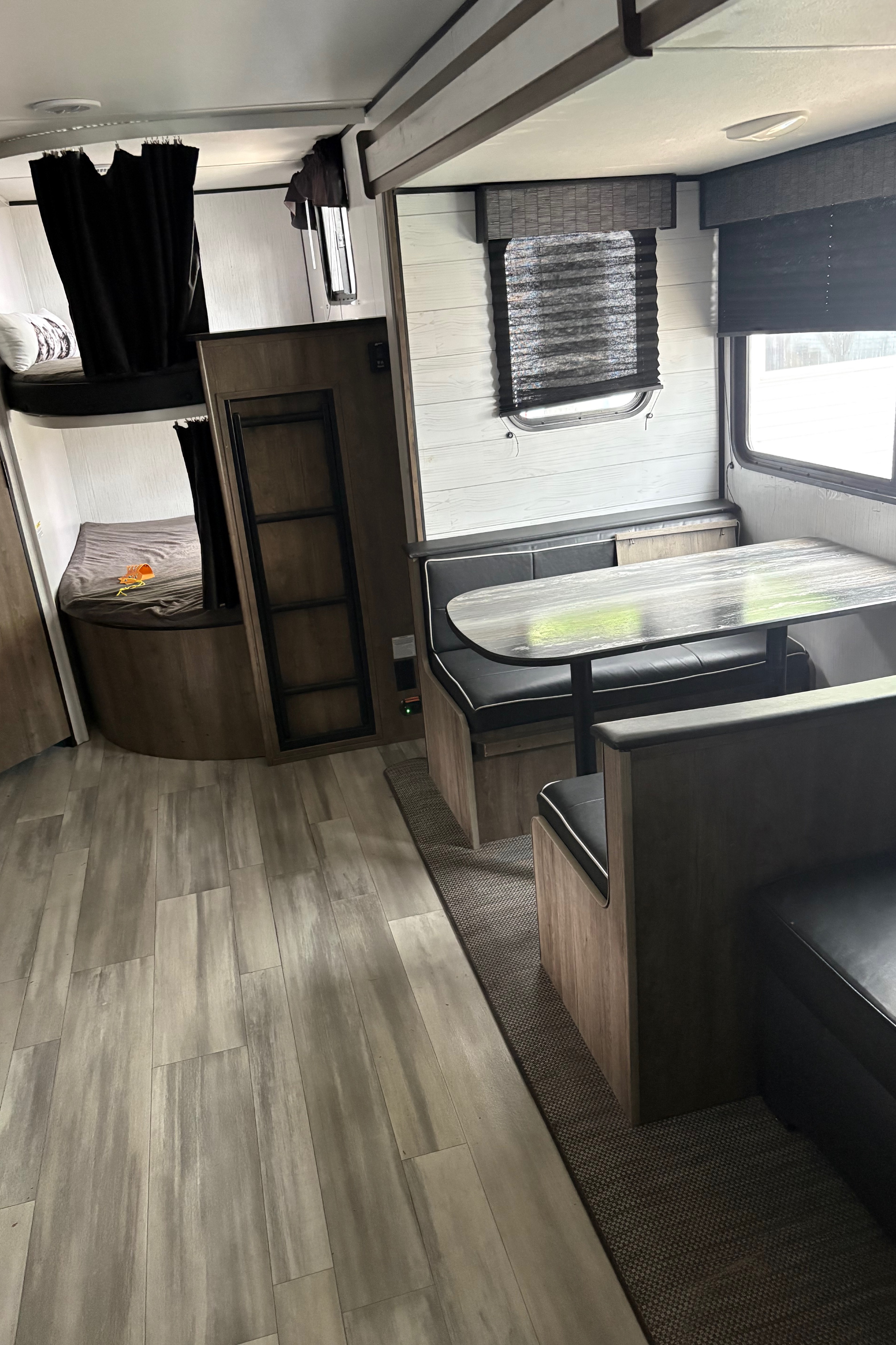 Vincenzo's Heartland Pioneer bh270 Travel Trailer