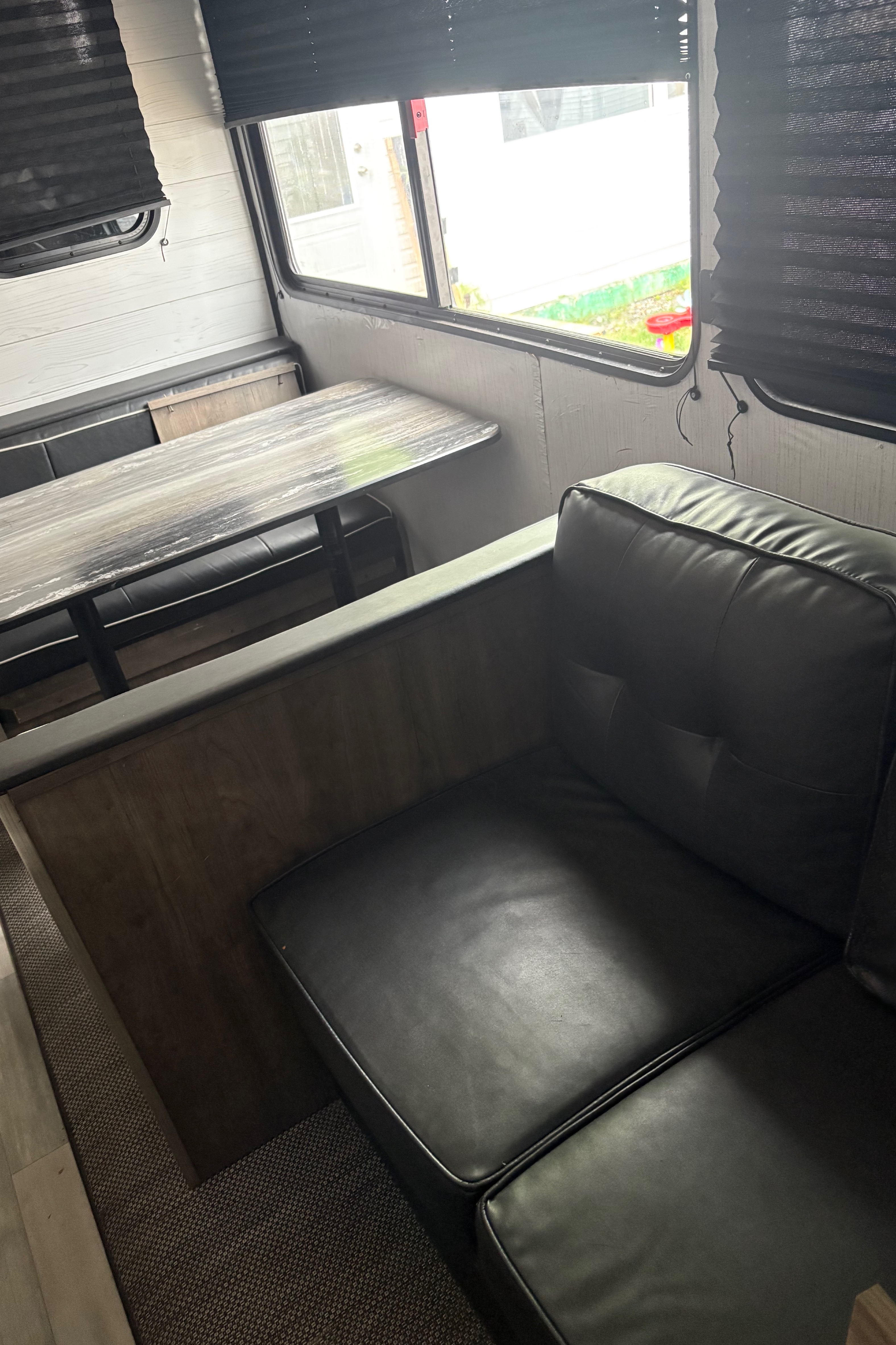 Vincenzo's Heartland Pioneer bh270 Travel Trailer