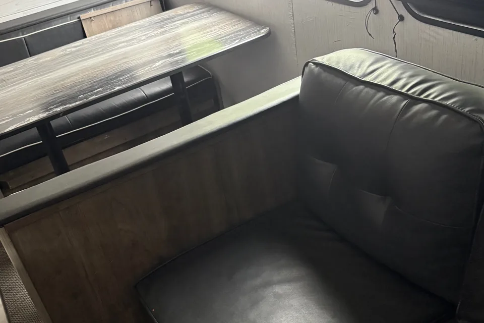 Vincenzo's Heartland Pioneer bh270 Travel Trailer