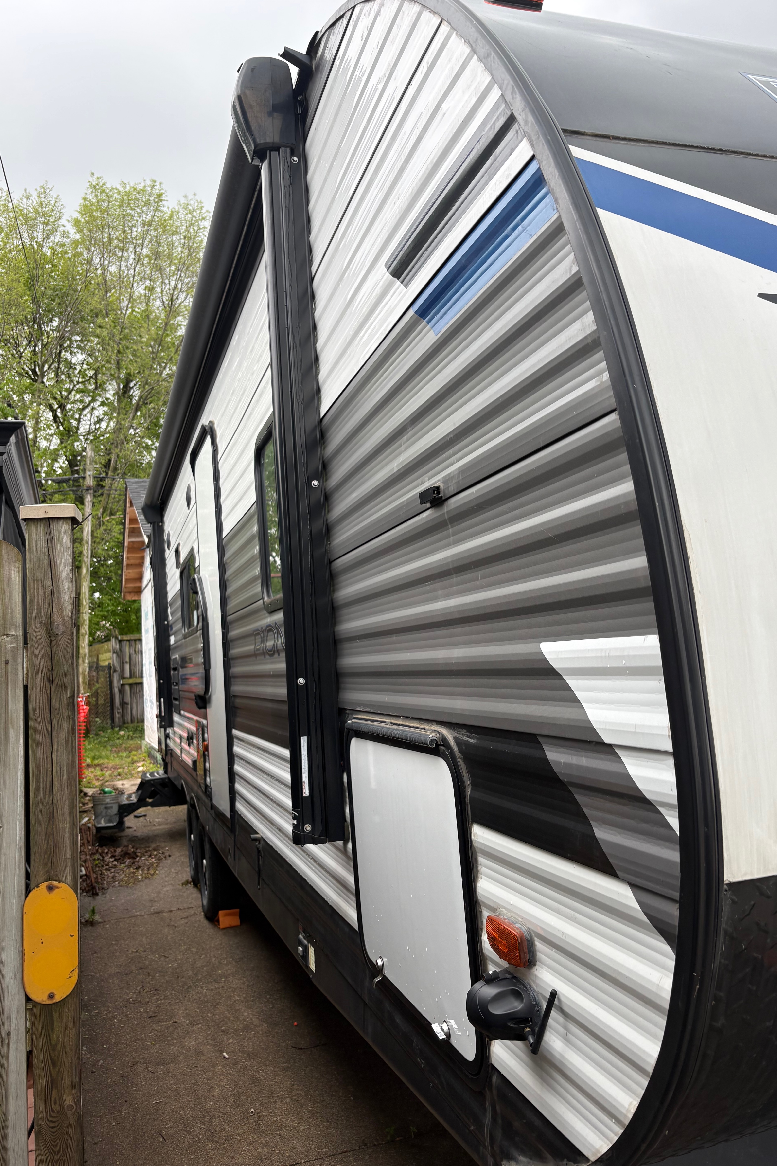 Vincenzo's Heartland Pioneer bh270 Travel Trailer
