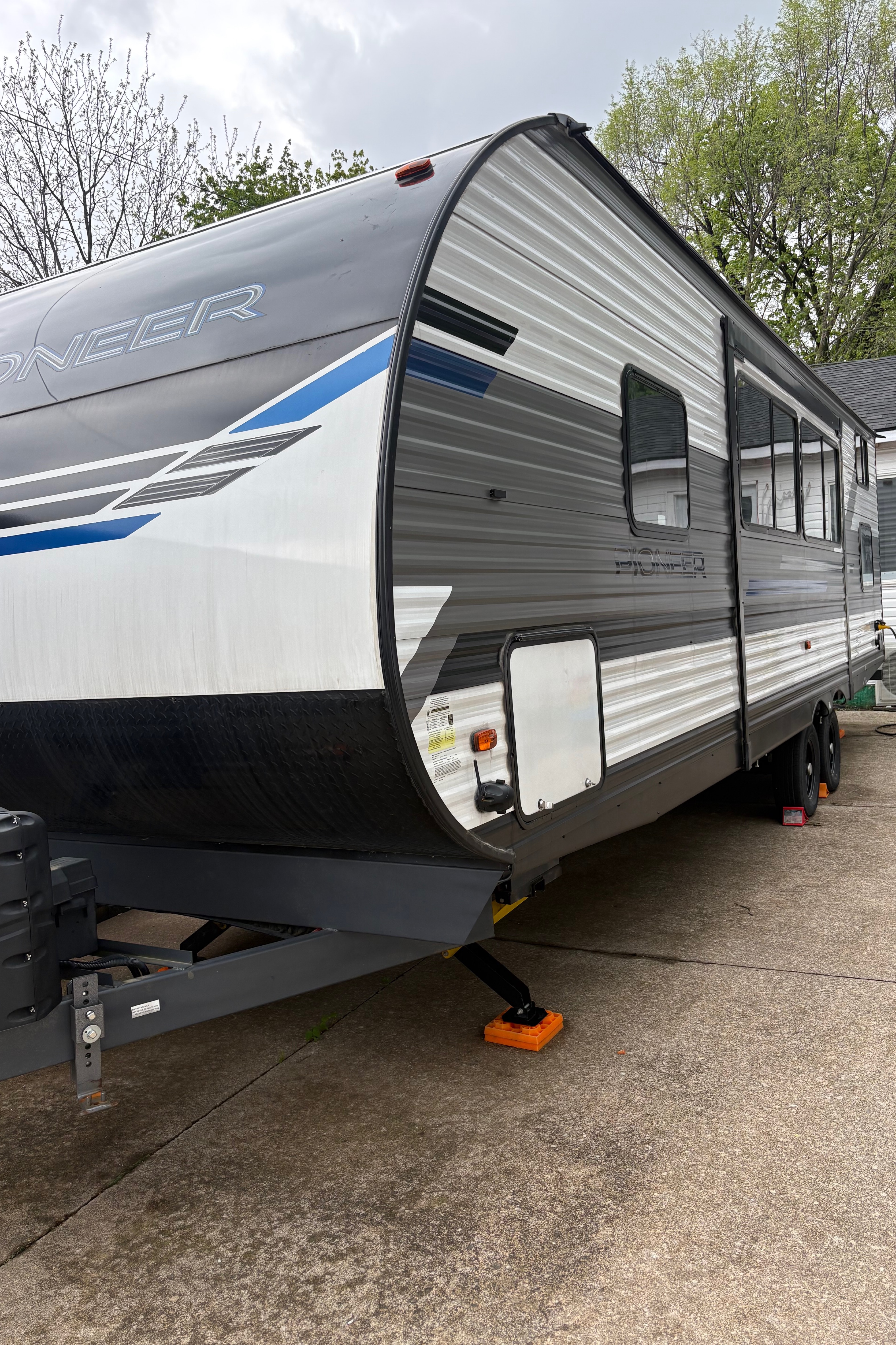 Vincenzo's Heartland Pioneer bh270 Travel Trailer