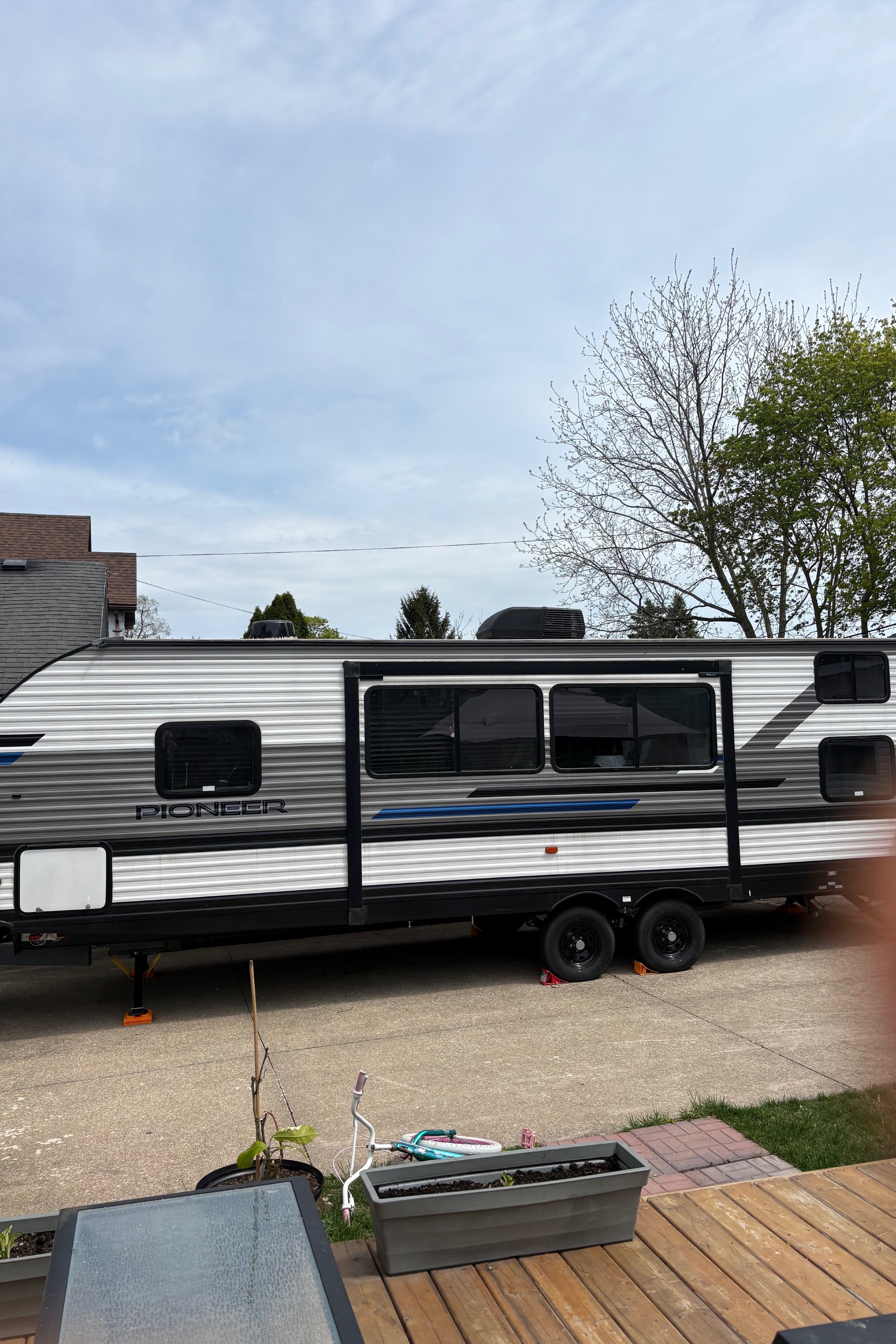 Vincenzo's Heartland Pioneer bh270 Travel Trailer